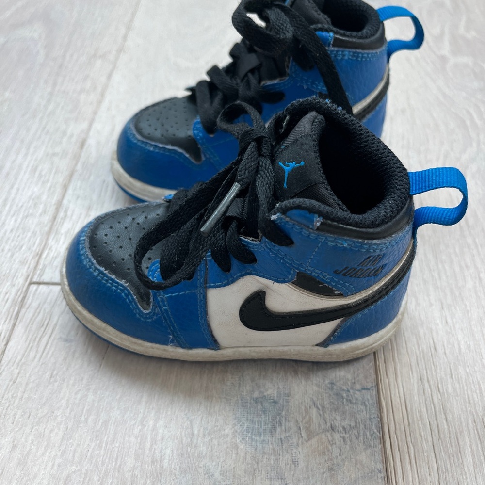 Jordan 1 Mid Nike Toddler Size 5 Blue Black White
